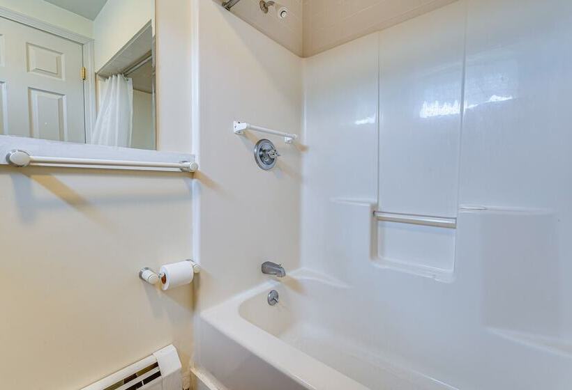 Spacious Ludlow Hideaway < 1 Mi To Okemo Mountain!