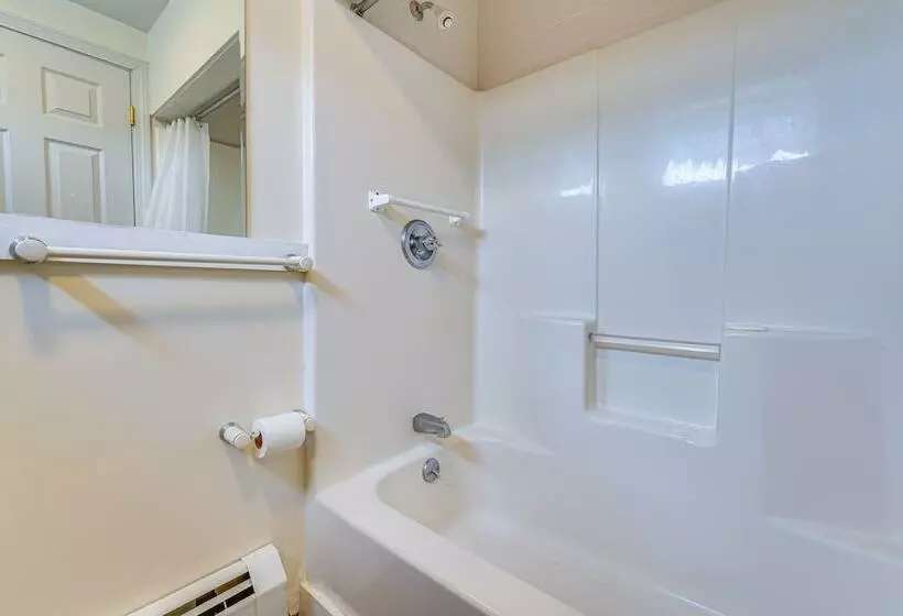 Spacious Ludlow Hideaway < 1 Mi To Okemo Mountain!