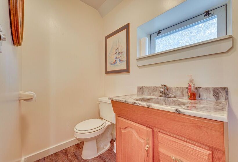 Spacious Ludlow Hideaway < 1 Mi To Okemo Mountain!