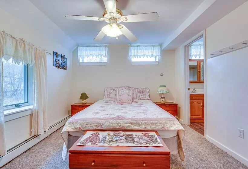 Spacious Ludlow Hideaway < 1 Mi To Okemo Mountain!