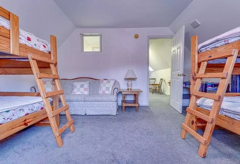 Spacious Ludlow Hideaway < 1 Mi To Okemo Mountain!