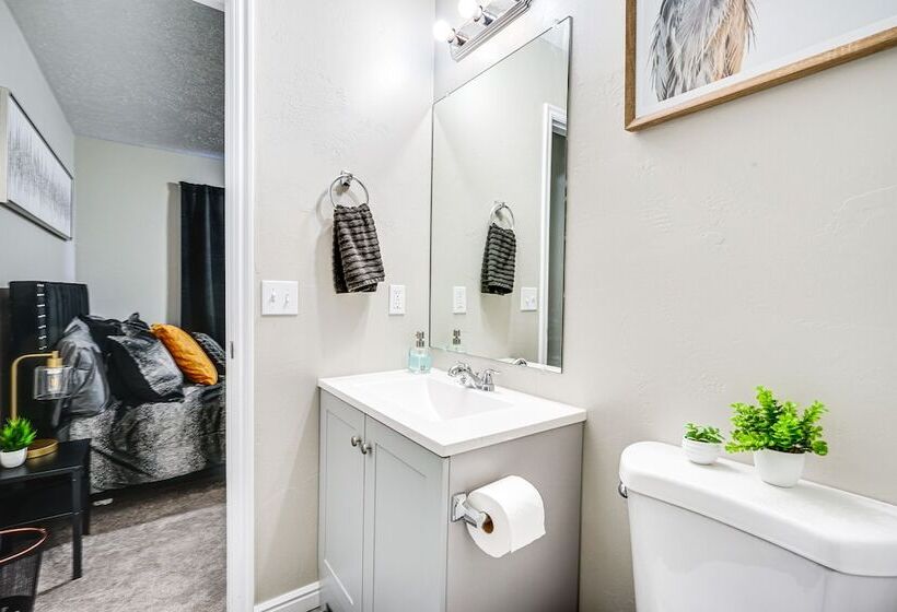 Spacious Utah Home: 34 Mi To Salt Lake City