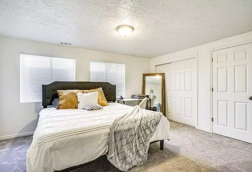 Spacious Utah Home: 34 Mi To Salt Lake City