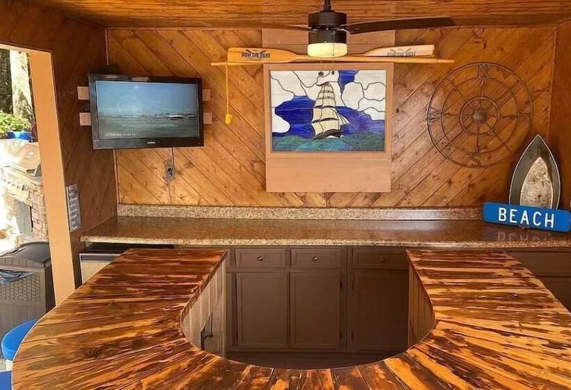 Stay Awhile By Avantstay Lakefront + Pool, Dock