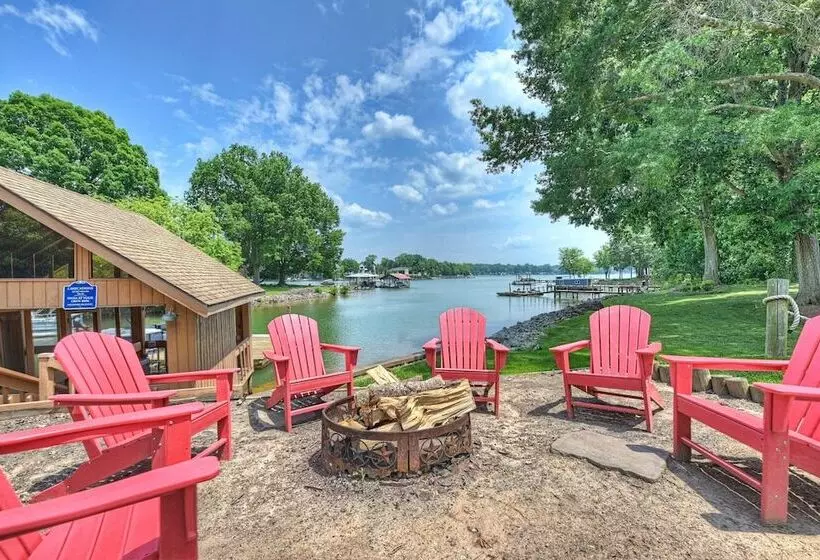 Stay Awhile By Avantstay Lakefront + Pool, Dock