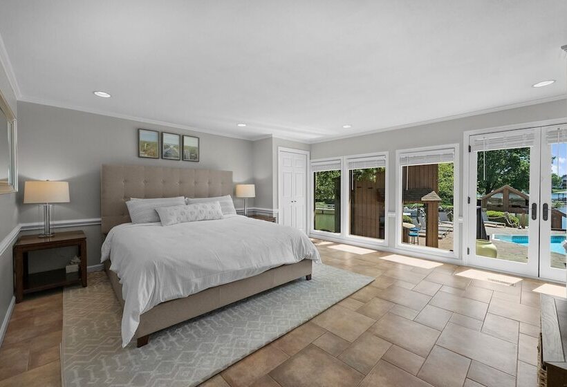 Stay Awhile By Avantstay Lakefront + Pool, Dock