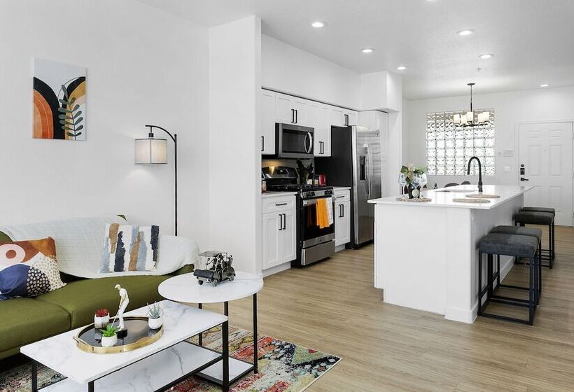 Two Glendale Cozysuites With Pool 2 & 9