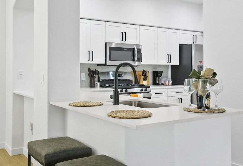 Two Glendale Cozysuites With Pool 2 & 9