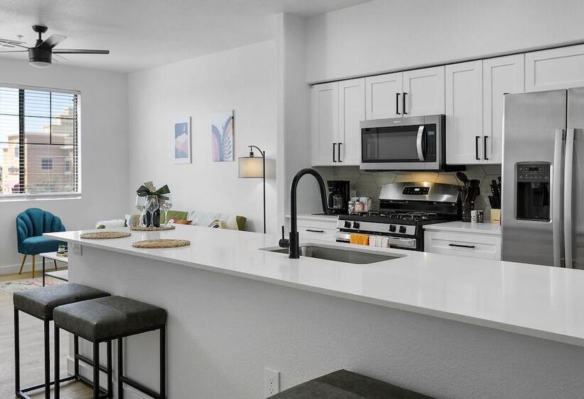 Two Glendale Cozysuites With Pool 2 & 9