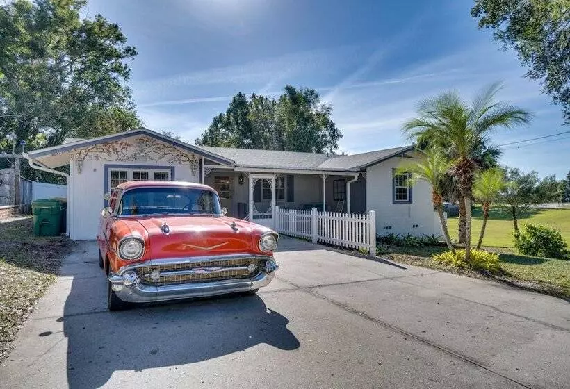 Vintage Mount Dora Cottage W/ Screened Porch!