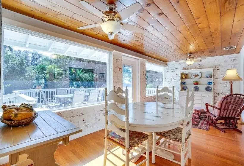 Vintage Mount Dora Cottage W/ Screened Porch!