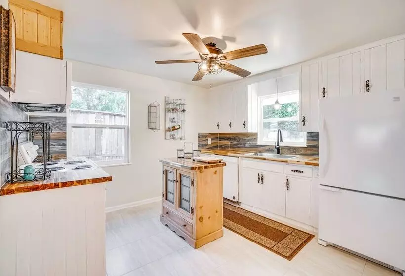 Vintage Mount Dora Cottage W/ Screened Porch!