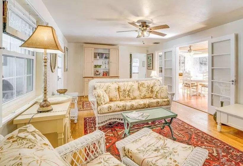 Vintage Mount Dora Cottage W/ Screened Porch!