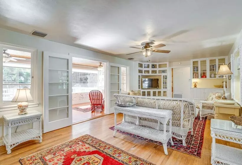 Vintage Mount Dora Cottage W/ Screened Porch!
