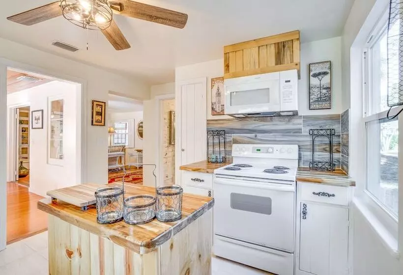 Vintage Mount Dora Cottage W/ Screened Porch!