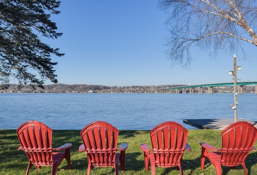 Waterfront Home W/ Game Room: 4 Mi To Le Claire!