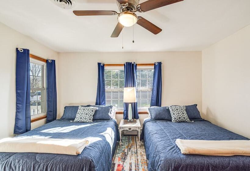 Waterfront Home W/ Game Room: 4 Mi To Le Claire!