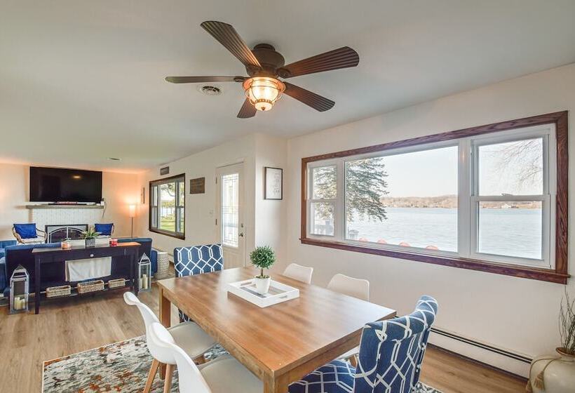 Waterfront Home W/ Game Room: 4 Mi To Le Claire!