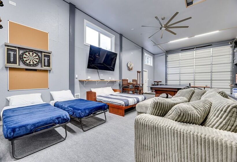 Westport Home W/ Hot Tub: 2 Blocks To Beach!