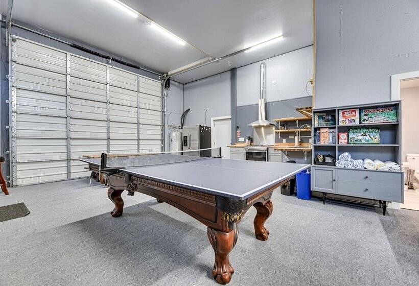 Westport Home W/ Hot Tub: 2 Blocks To Beach!