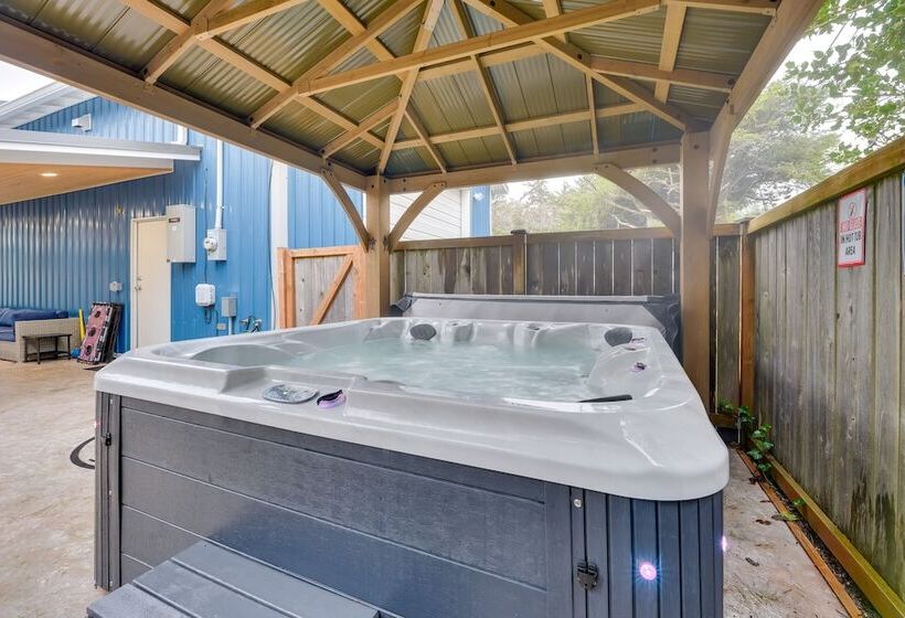 Westport Home W/ Hot Tub: 2 Blocks To Beach!