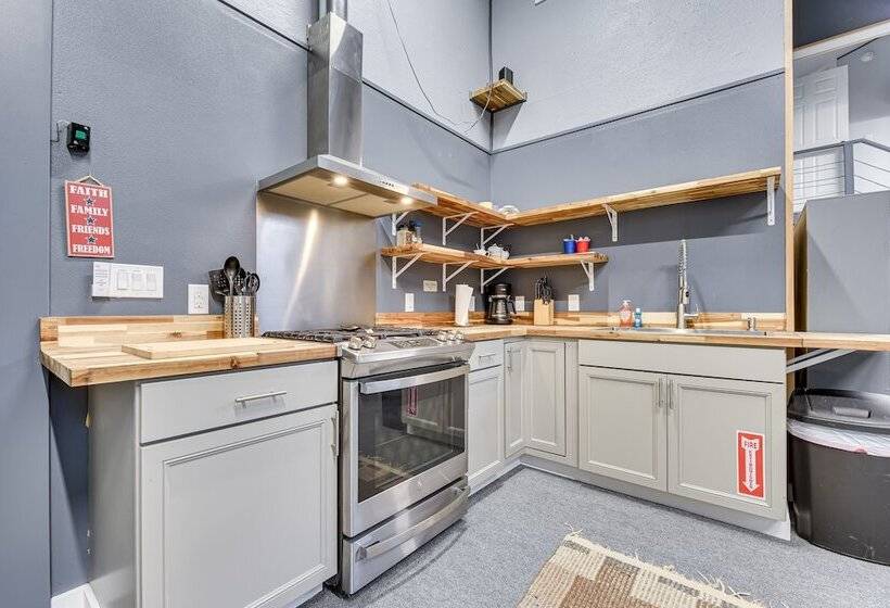 Westport Home W/ Hot Tub: 2 Blocks To Beach!