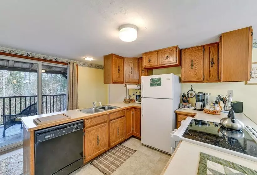 Wooded Walton Home With Fire Pit & On Site Pond!