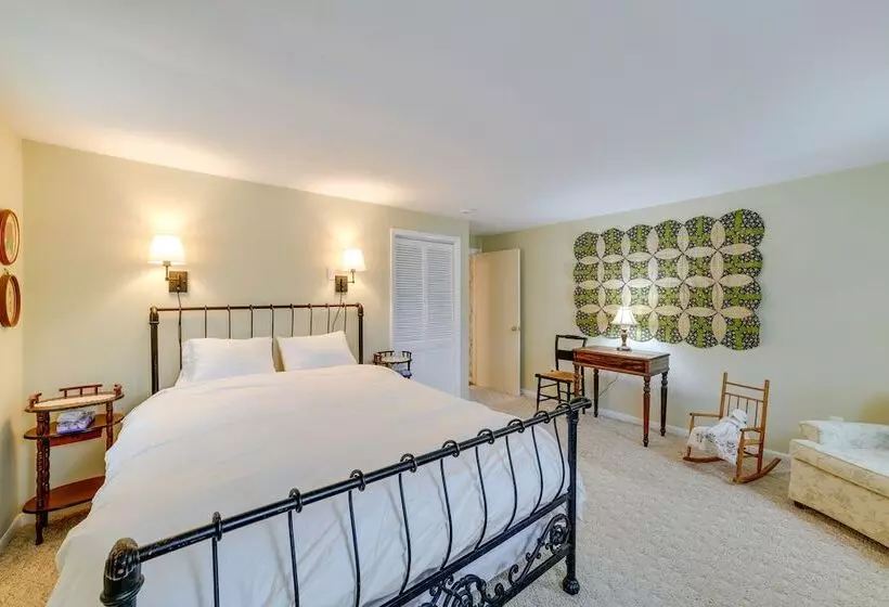 Wooded Walton Home With Fire Pit & On Site Pond!