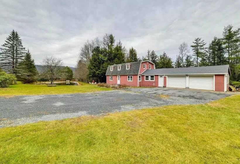 Wooded Walton Home With Fire Pit & On Site Pond!