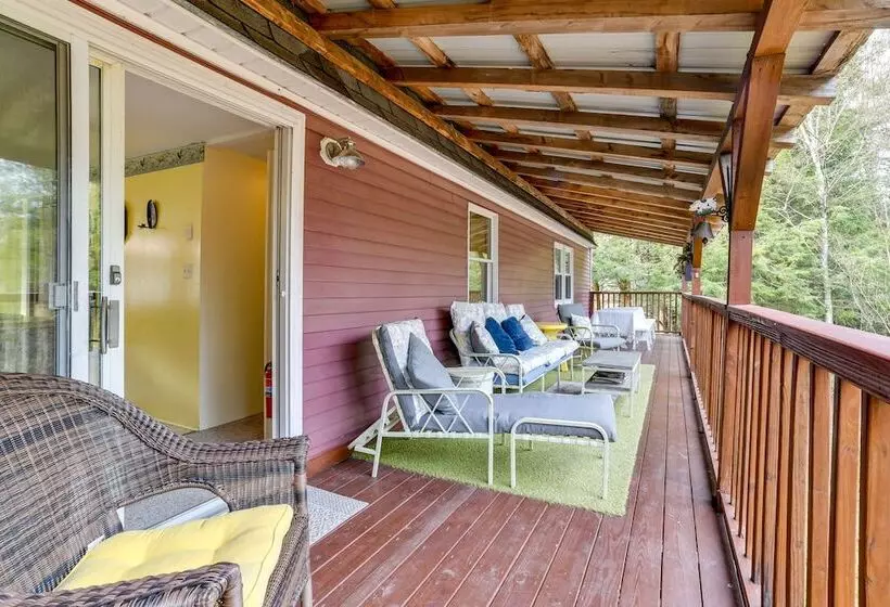 Wooded Walton Home With Fire Pit & On Site Pond!