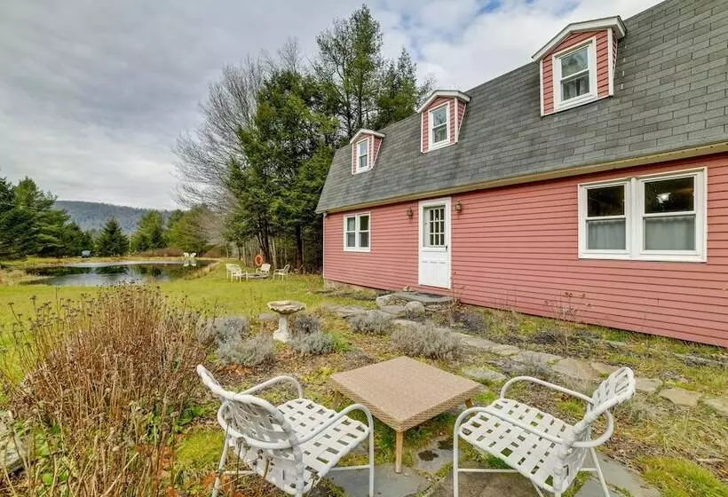 Wooded Walton Home With Fire Pit & On Site Pond!