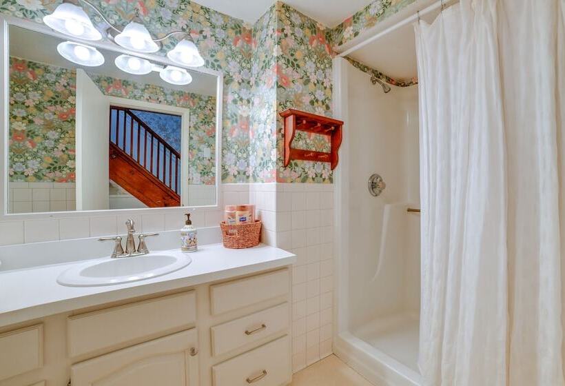 Wooded Walton Home With Fire Pit & On Site Pond!