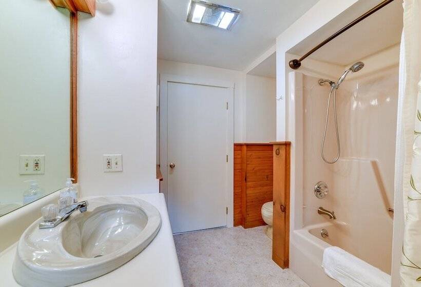 Wooded Walton Home With Fire Pit & On Site Pond!