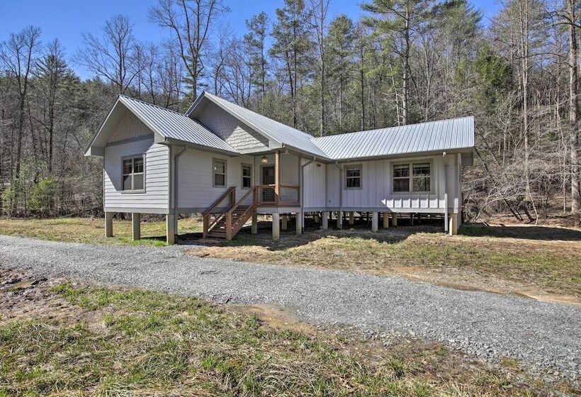 Airy Ellijay Home W/ Spacious Creekside Deck!