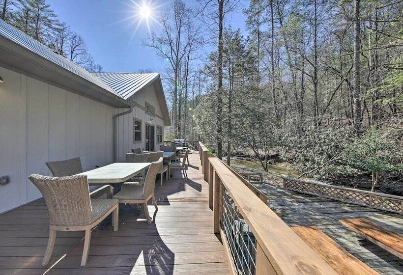 Airy Ellijay Home W/ Spacious Creekside Deck!