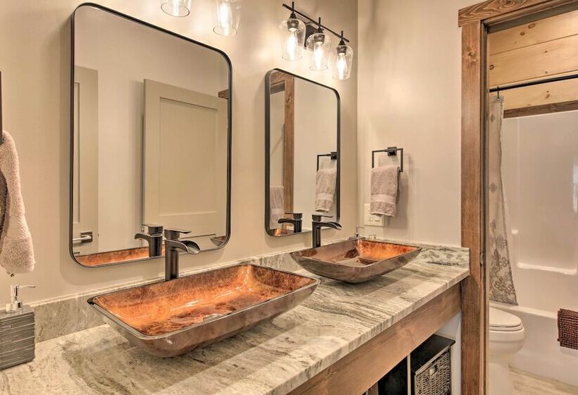 Airy Ellijay Home W/ Spacious Creekside Deck!