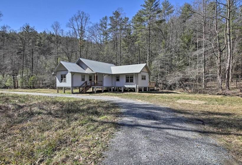 Airy Ellijay Home W/ Spacious Creekside Deck!
