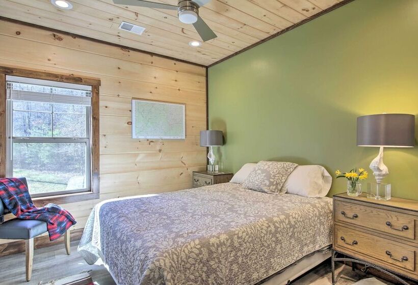 Airy Ellijay Home W/ Spacious Creekside Deck!