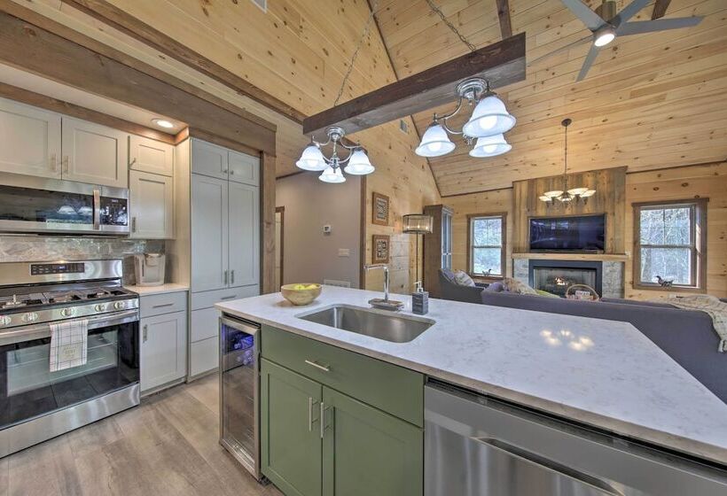 Airy Ellijay Home W/ Spacious Creekside Deck!