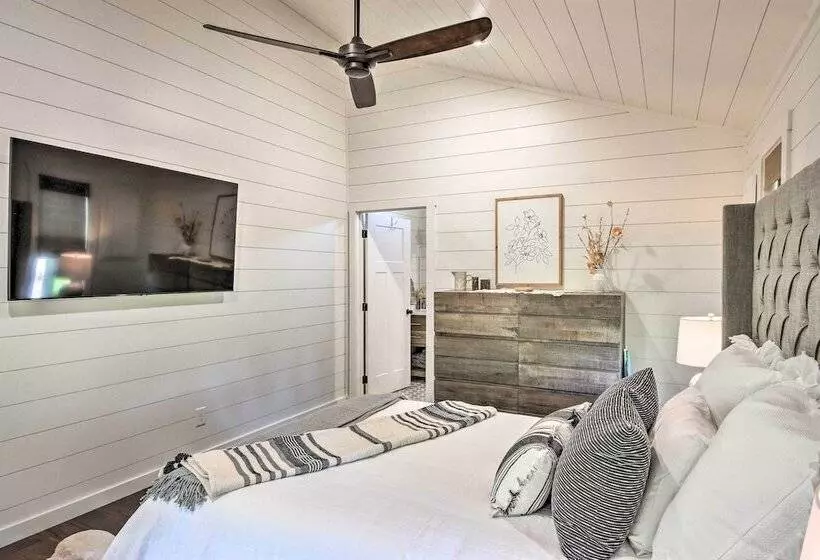 Blue Ridge Cottage: Modern Solace In The Mountains