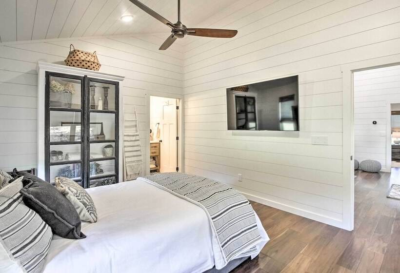 Blue Ridge Cottage: Modern Solace In The Mountains