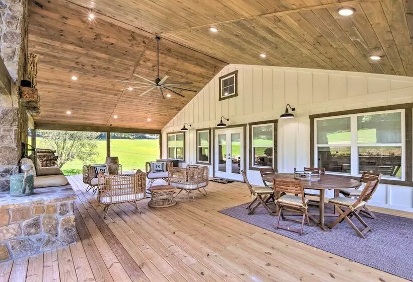 Blue Ridge Cottage: Modern Solace In The Mountains