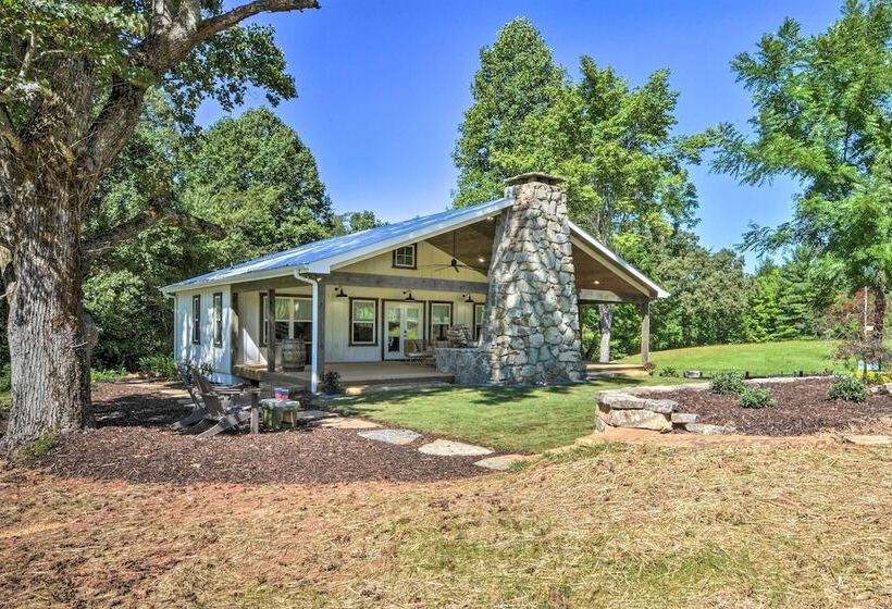 Blue Ridge Cottage: Modern Solace In The Mountains