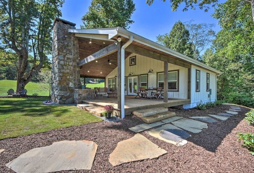 Blue Ridge Cottage: Modern Solace In The Mountains