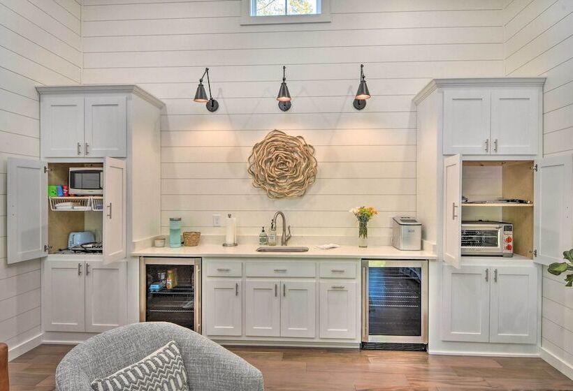 Blue Ridge Cottage: Modern Solace In The Mountains