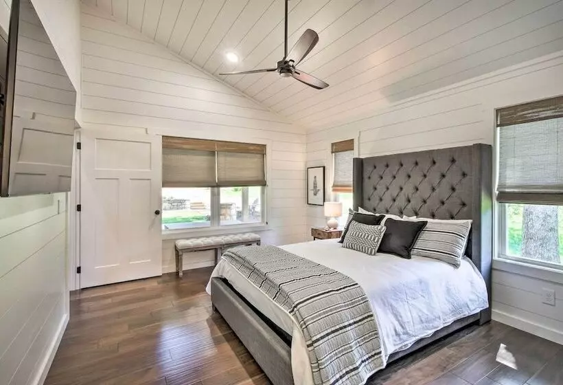 Blue Ridge Cottage: Modern Solace In The Mountains