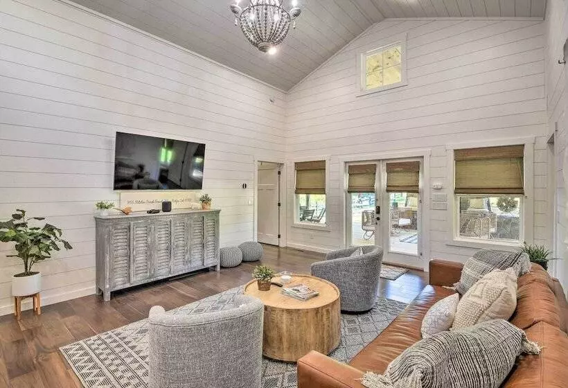 Blue Ridge Cottage: Modern Solace In The Mountains