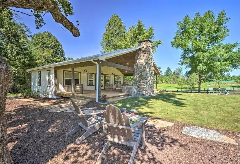 Blue Ridge Cottage: Modern Solace In The Mountains