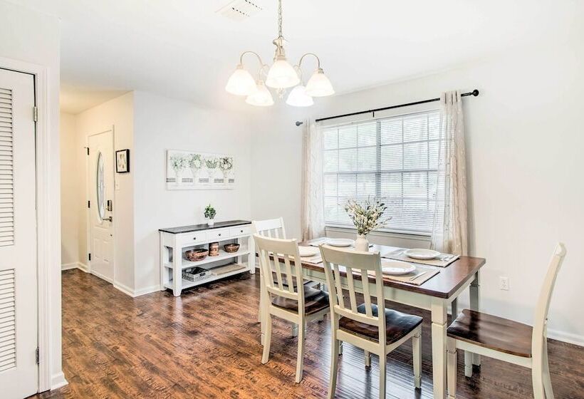 Bright Hinesville Home, 43 Mi To Savannah!