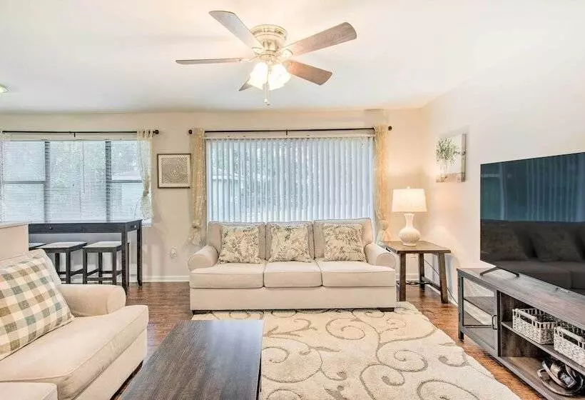 Bright Hinesville Home, 43 Mi To Savannah!